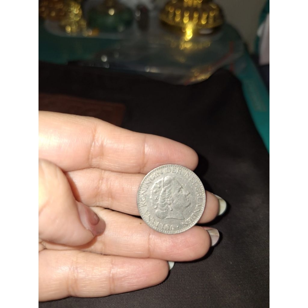 Koin 1 gulden belanda Koin tahun 1967 koin asli 
Limited edition 
Barang terawat 
Pemakaian pribadi