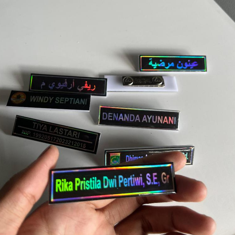(BISA BIJIAN) Nama Dada Warna HOLOGRAM MENYALA, (MAGNET) Premium Resin/Name Tag/Nametag/Papan Nama D