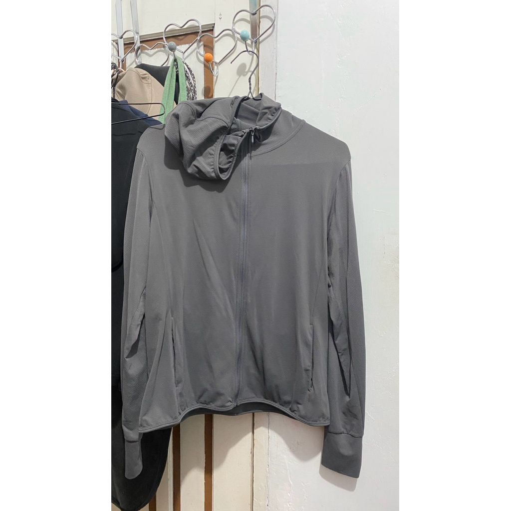 jaket airism uniqlo preloved