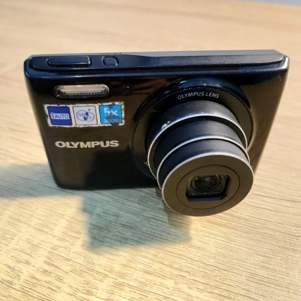 Kamera Digital Olympus VG-165 Bahan