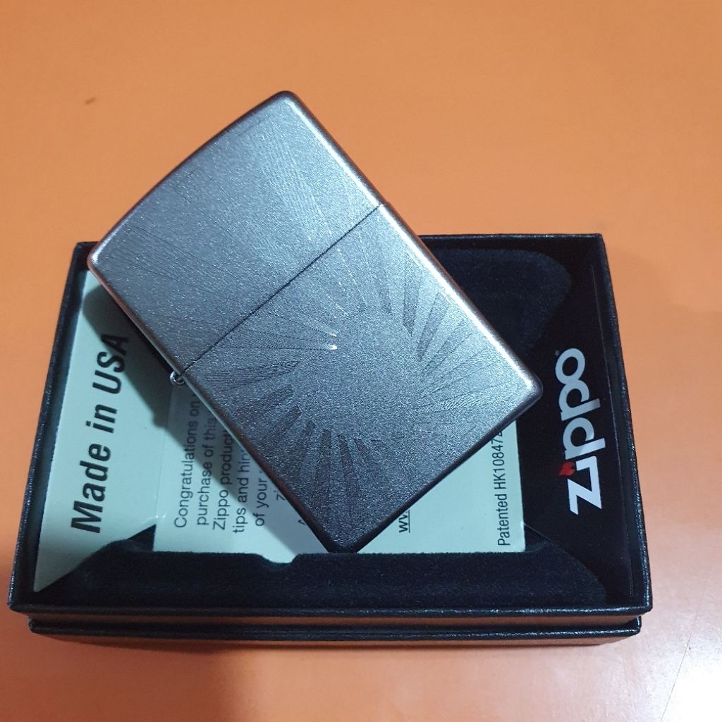 Zippo Original Heart Rays Love Design Satin Chrome