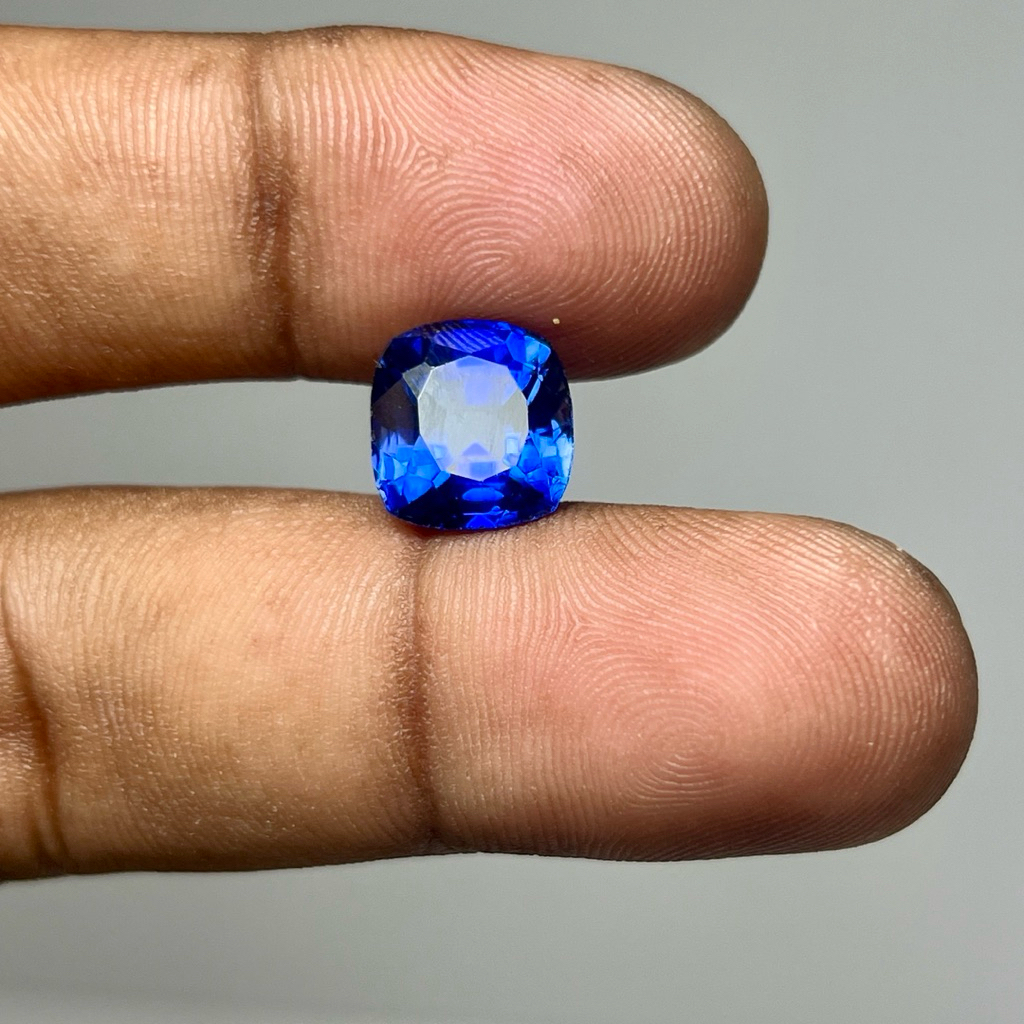 batu king safir royal blue sapphire chatam blue safir catam hardness skala Mohs 8-9 cushion shape di