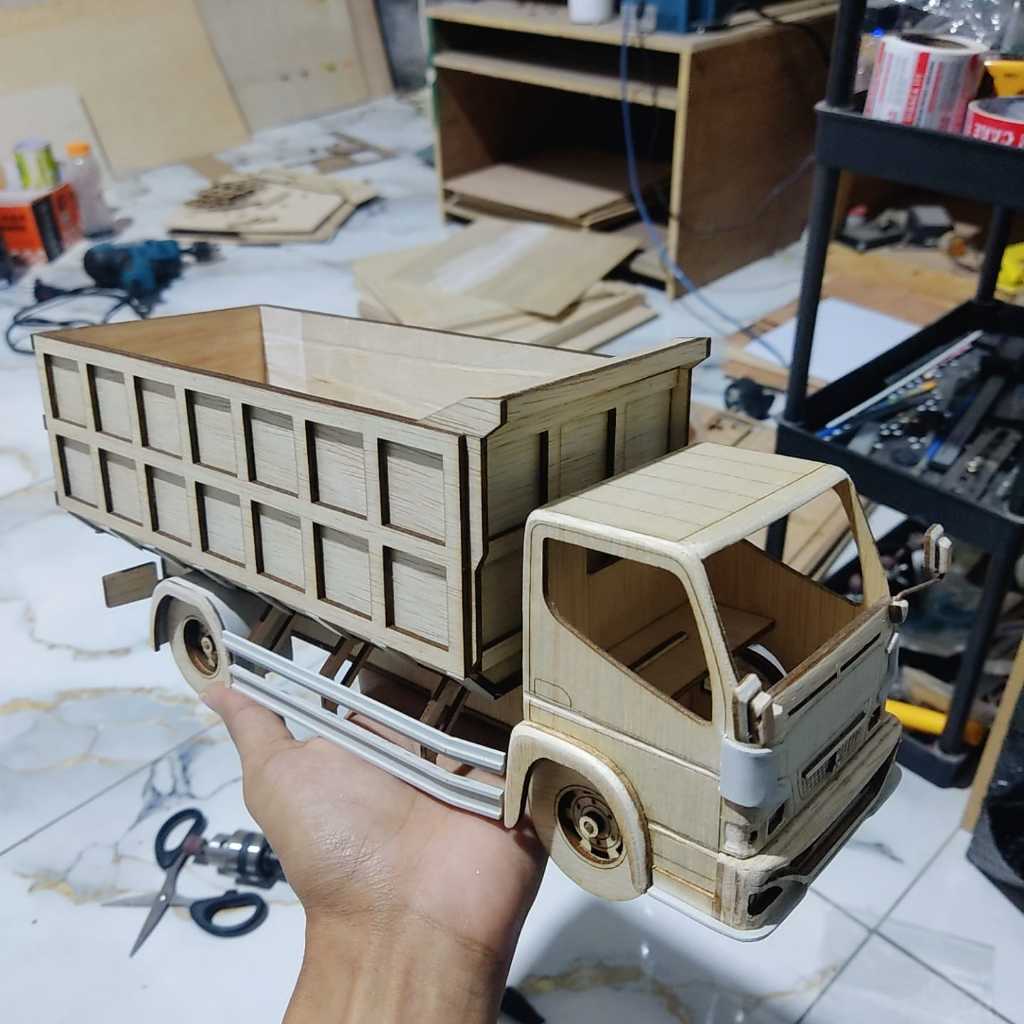 Miniatur Dump truk canter skala truk plastik / 20