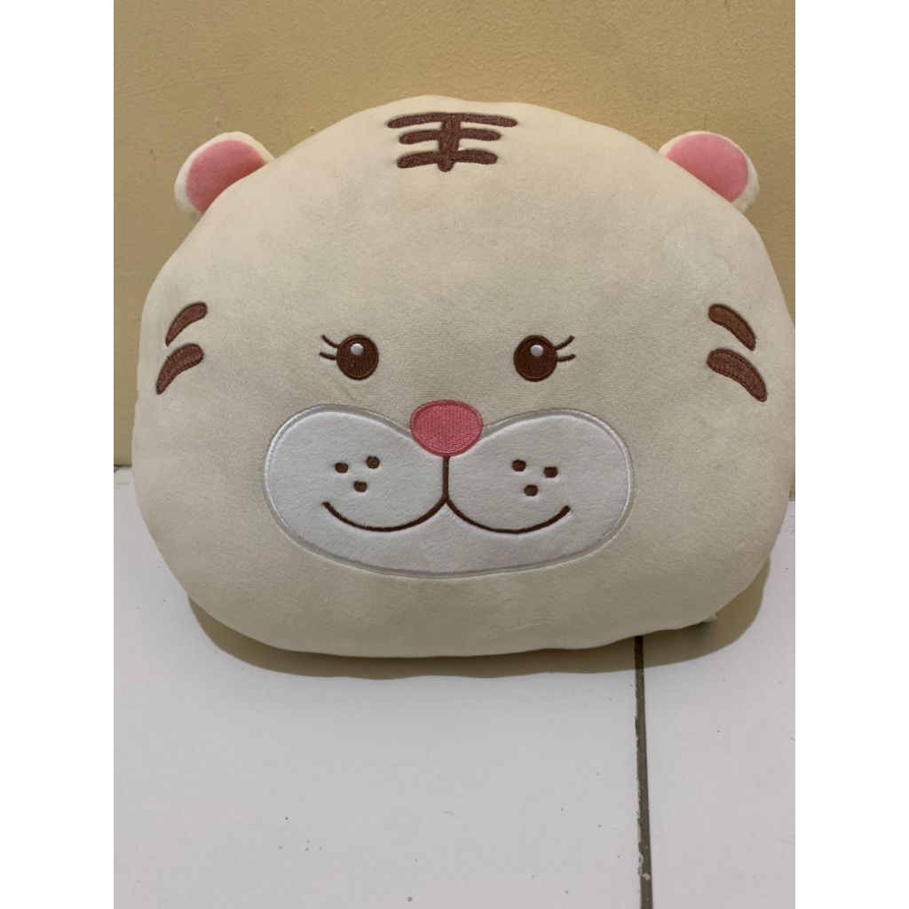 Boneka bantal Mr Diy