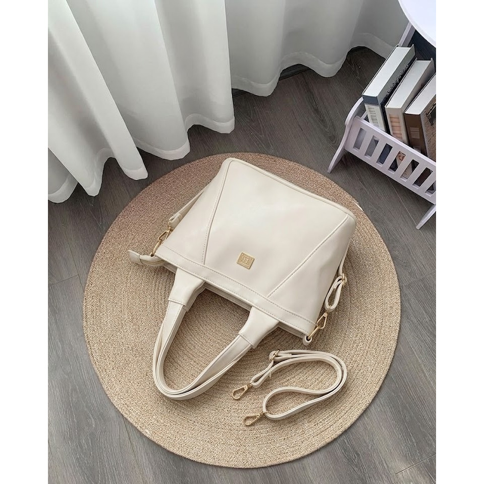 Tas under 100k by request via WA atau IG: @der_mglow