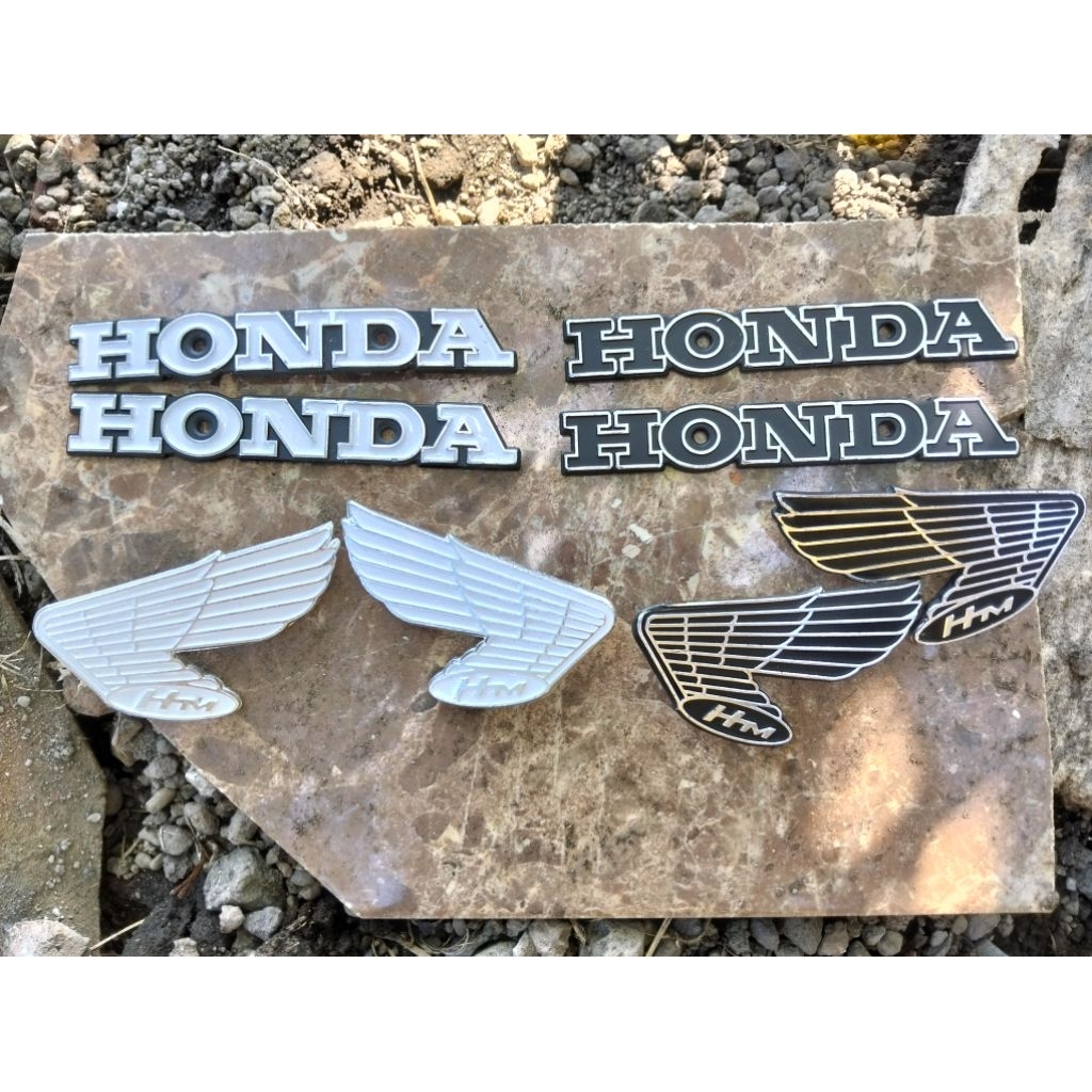 EMBLEM TANGKI GLATIK IMPORT CB 100 s90 kwalitas mirip original WARNA PUTIH DAN HITAM IMPORT