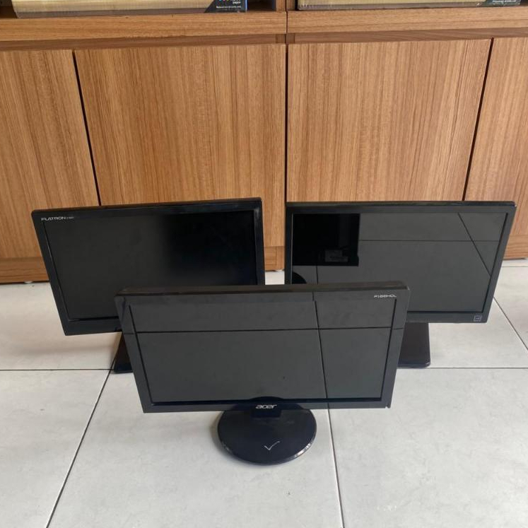 Lcd monitor 16 inch LG, Acer Port vga  Garansi 2 minggu Kelengkapan: kabel power