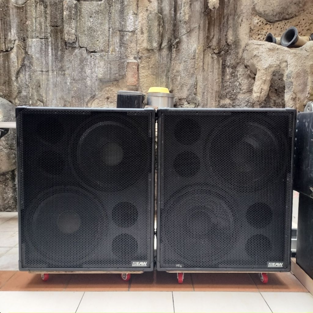 EAW SB250 Speaker 2x15 inch Sub woofer