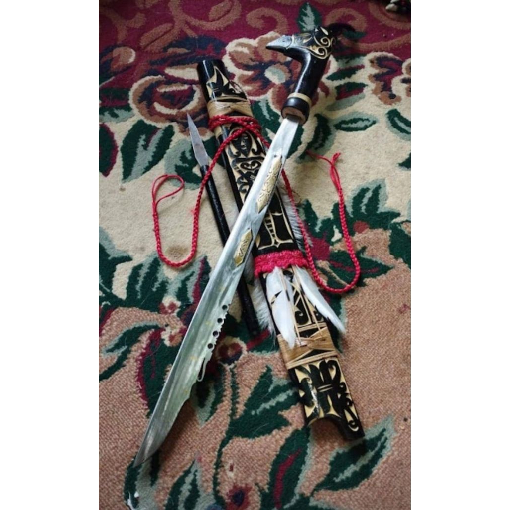 Mandau khas kalimantan