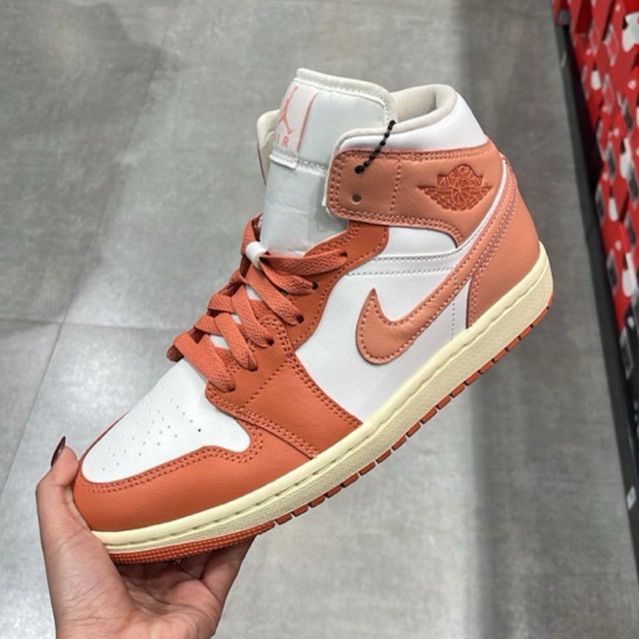 AIR JORDAN 1 MID