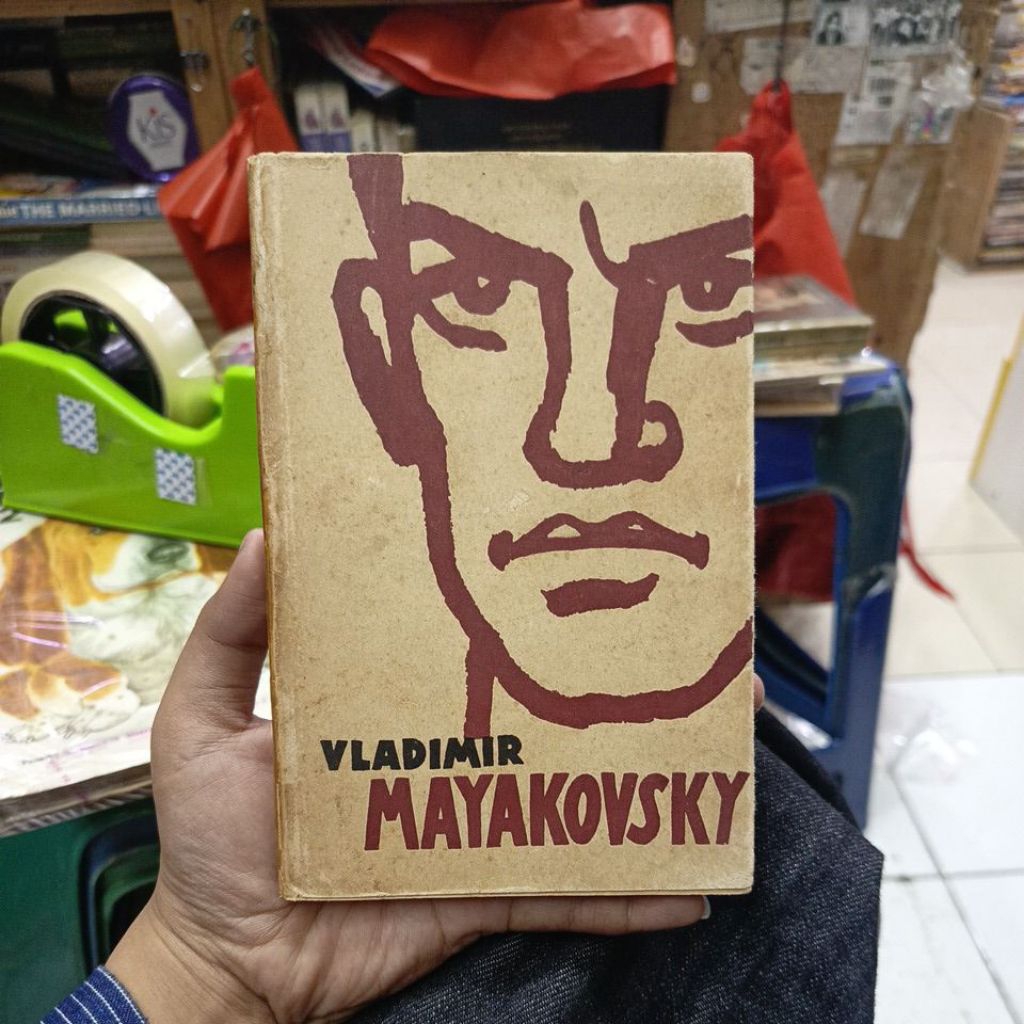 VLADIMIR MAYAKOVSKY Puisi Pilihah