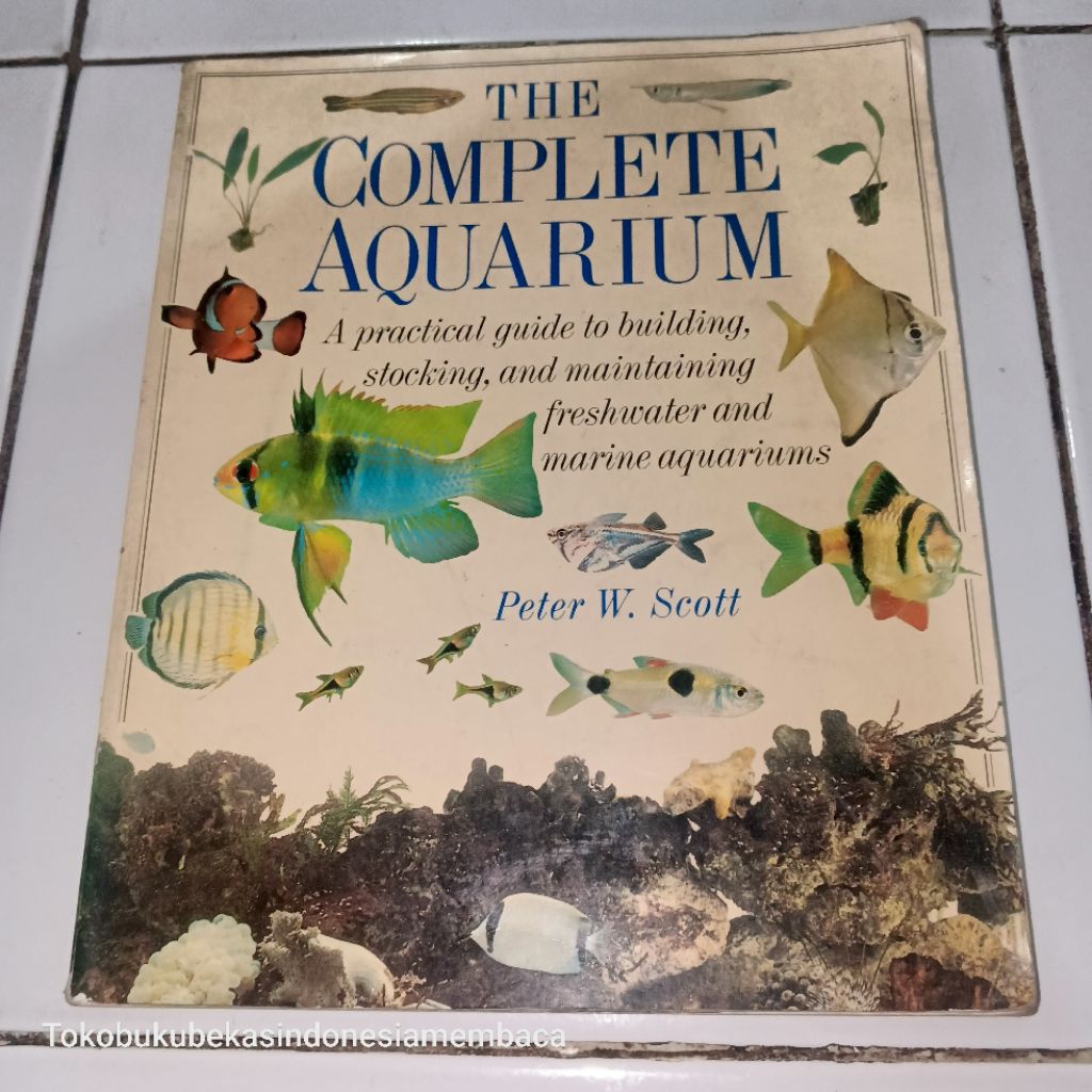 THE COMPLETE AQUARIUM / Oleh : Peter W. Scott
