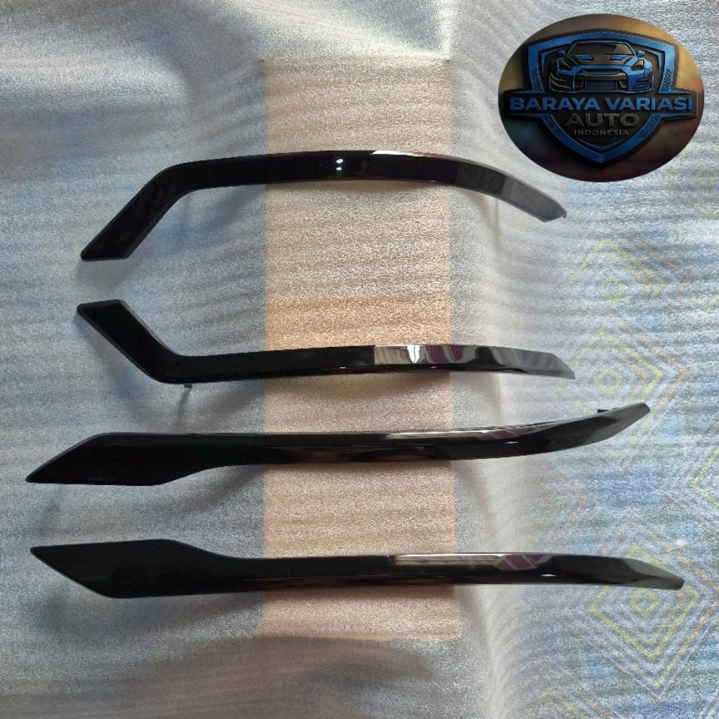 List Bodykit Depan Belakang Toyota INNOVA REBORN VENTURER FACELIFT Hitam gloss set 4