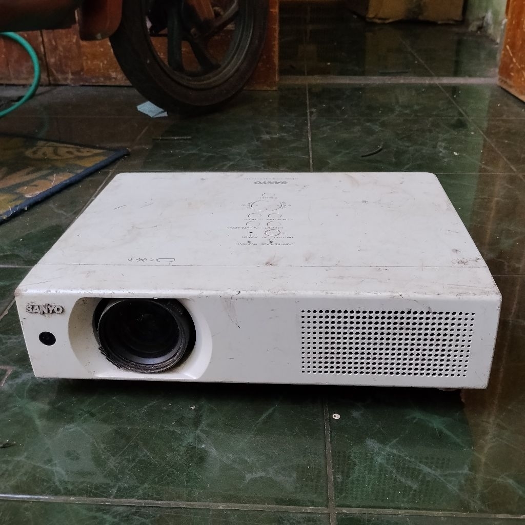JUAL  MATI Proyektor SANYO PLC-XU106 BEKAS Harga 1 PCS SPERPART PROYEKTOR LENSA