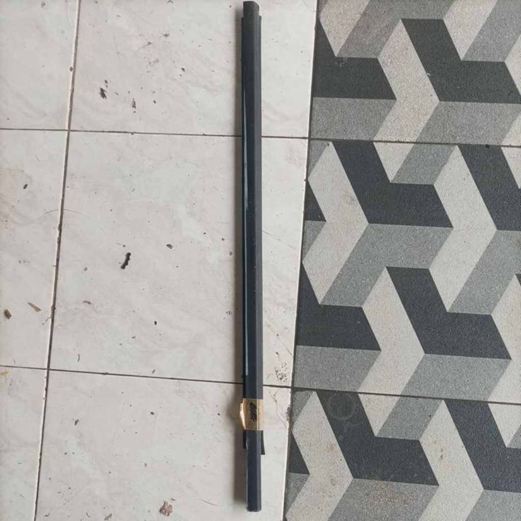 Pelipit kaca luar kiri depan Timor