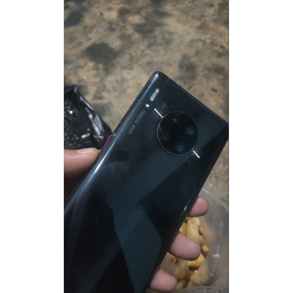 Huawei Mate 30 pro RAM 8/256 sinyal all operator minus udh ganti lcd baru biasa sama kesing belakang