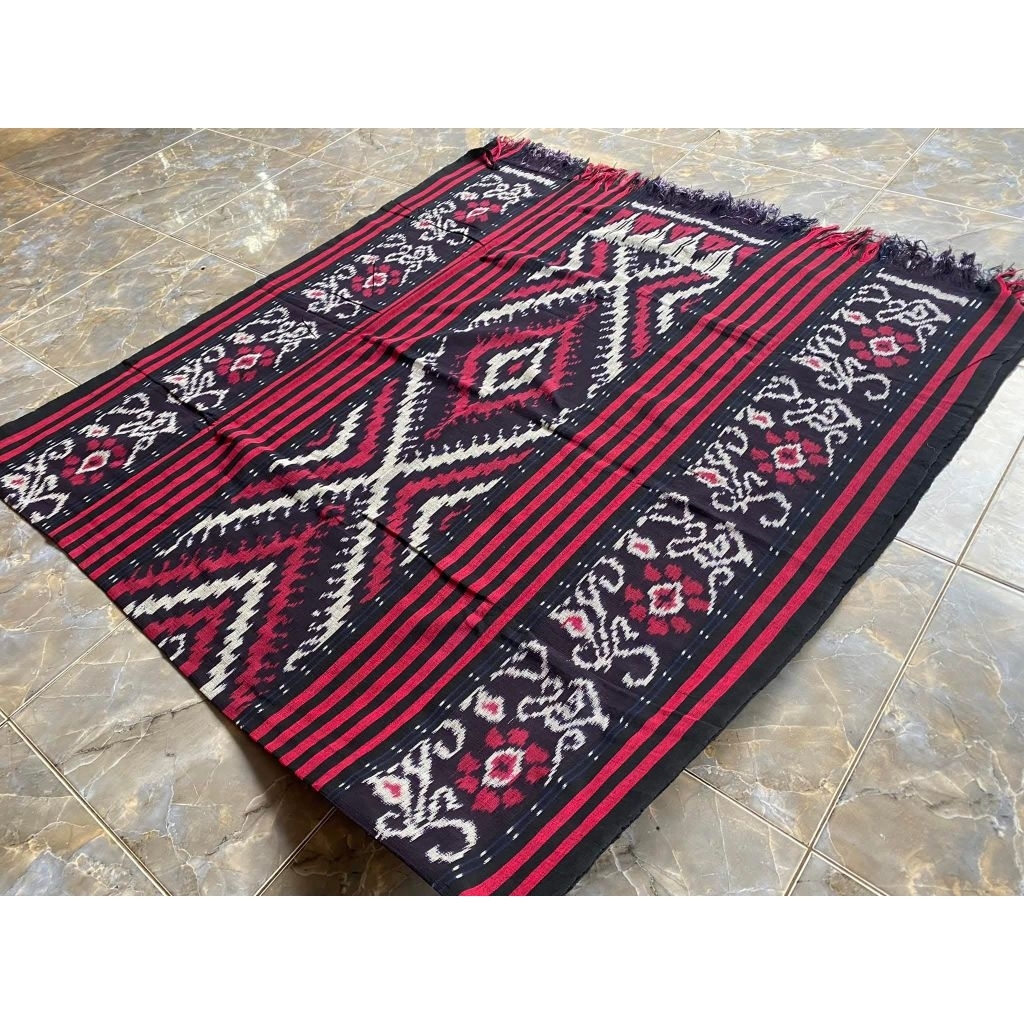 kain Tenun Ikat Blangket Halus warna merah maroon songket antik