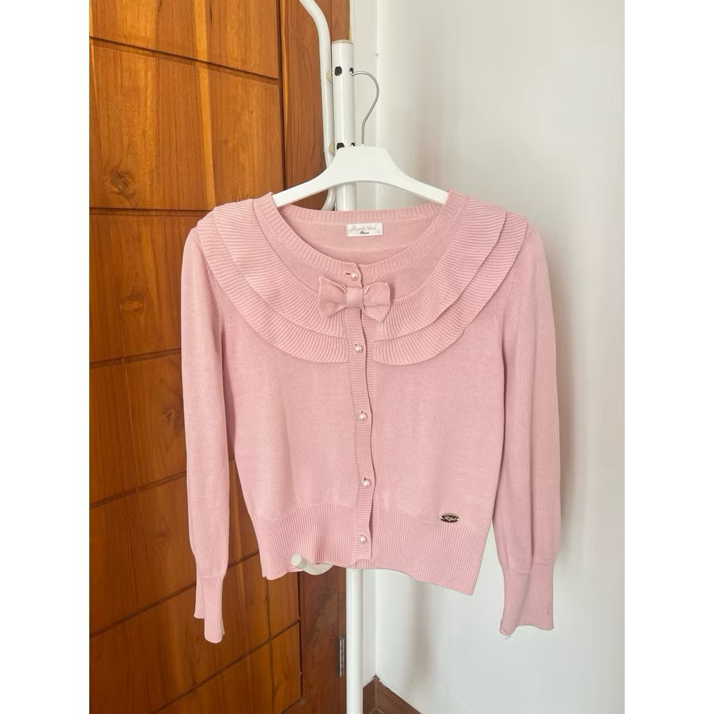 Preloved Baju Atasan Wanita Like New dan Trendy, Sweater, Rajut, Cardigan, Kemeja, Kaos, Knit, dll.