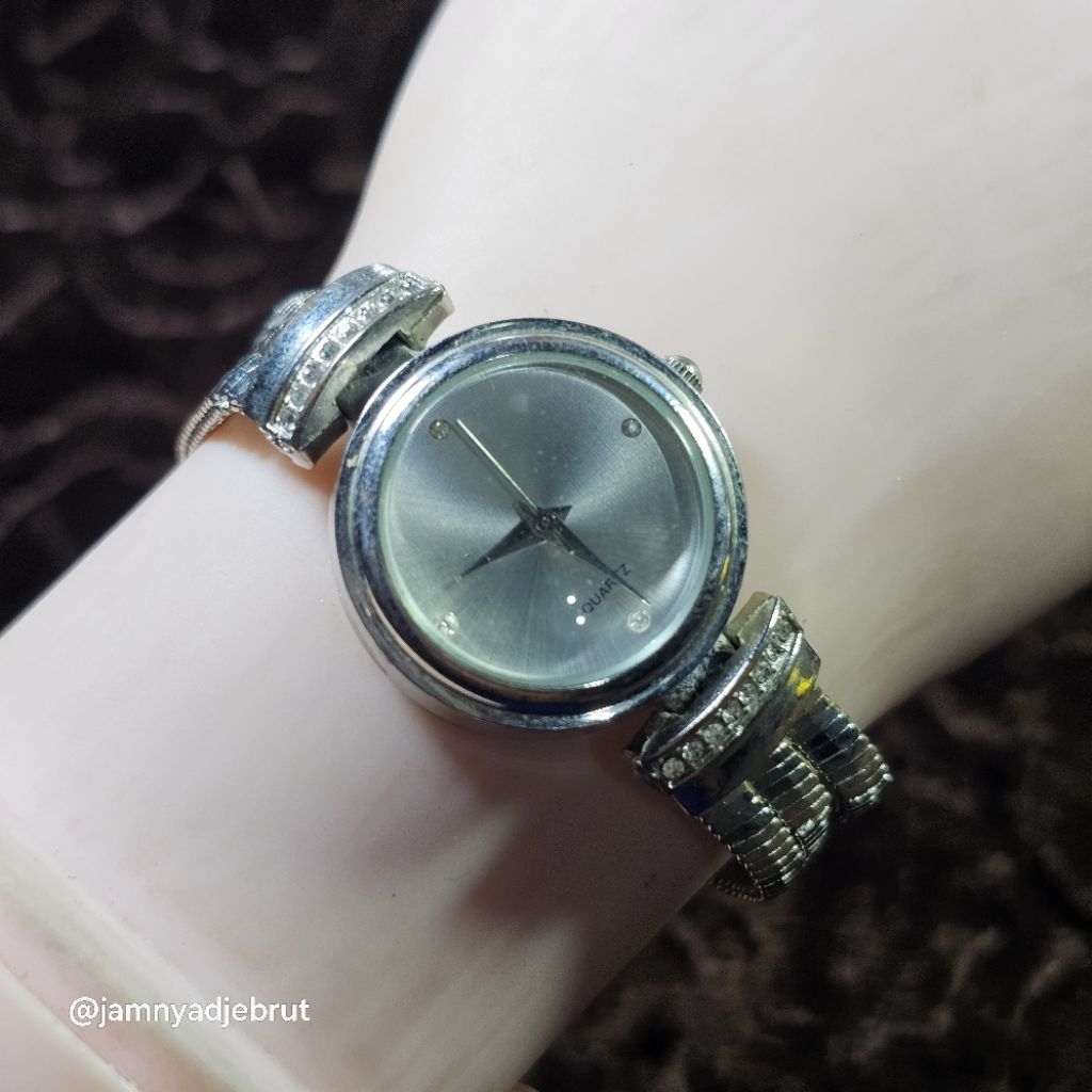 Jam Nobrand 12633 Rantai Unik Silver Ladies Bekas