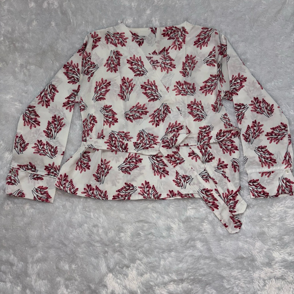 Blouse Kimono Putih Motif Bunga Pink