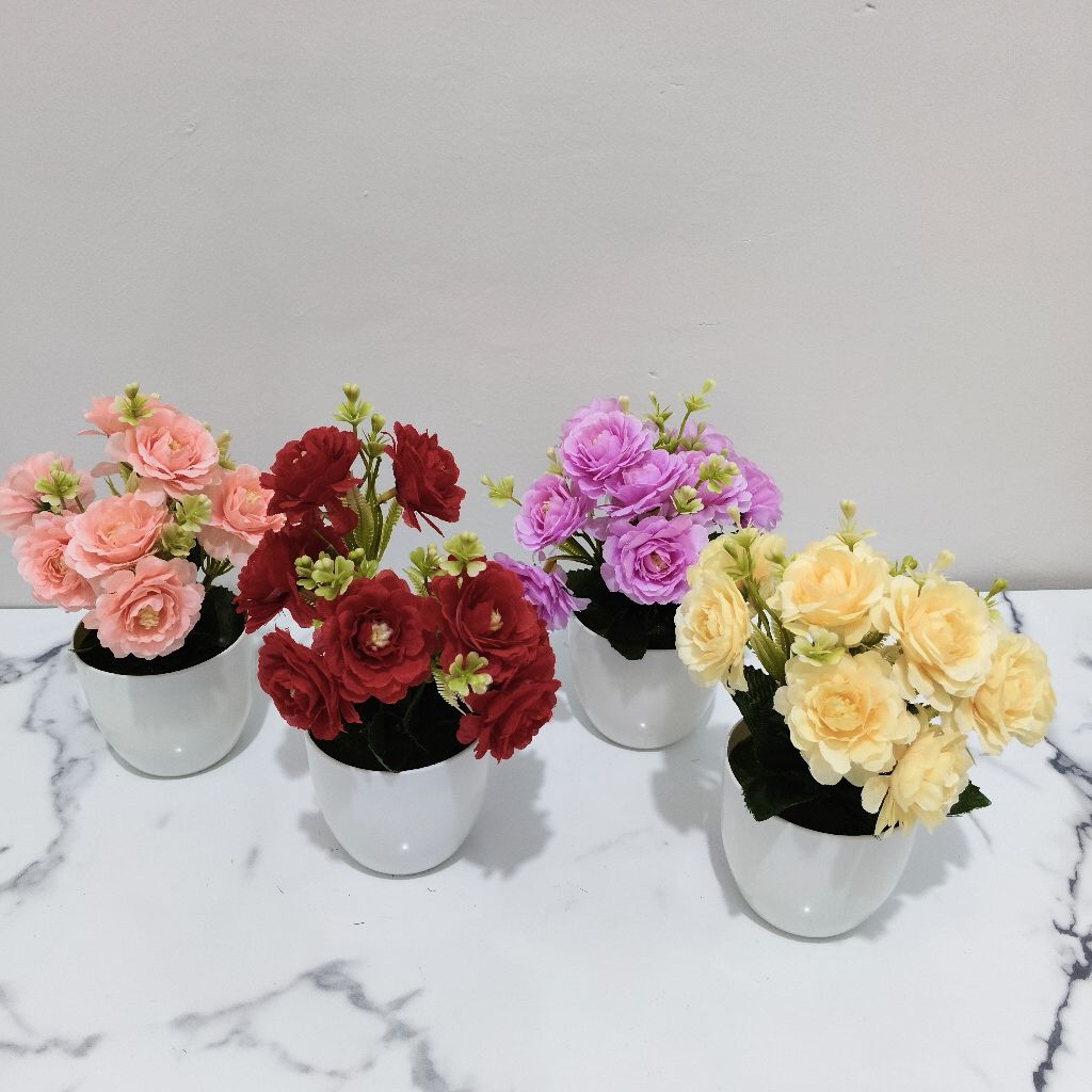 Bunga hias rose mawar dengan pot bulat plastik tinggi 25cm
