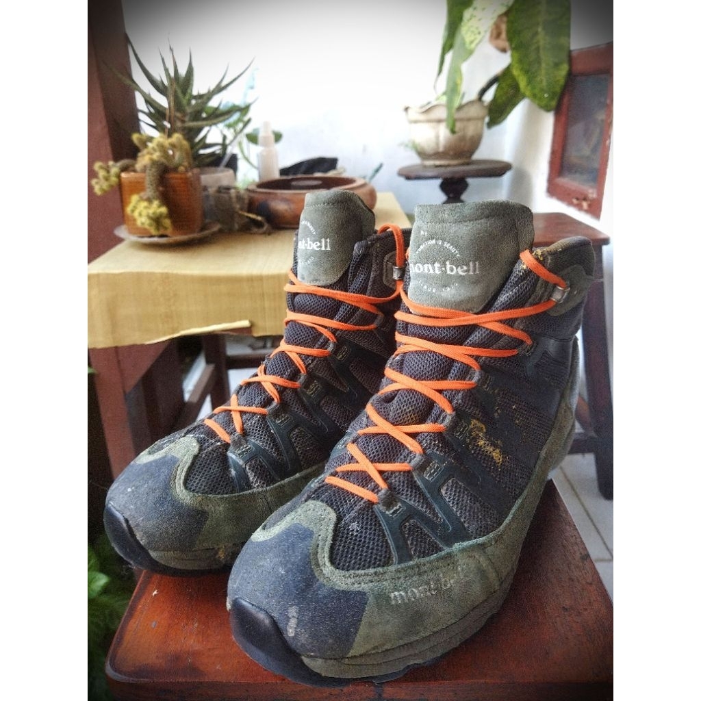 sepatu outdoor seken brand Mont-bell size 42,5
