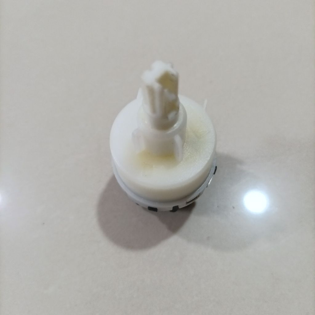 SWITCH SAKLAR PUTARAN AC SUZUKI ERTIGA DAN APV ORIGINAL
