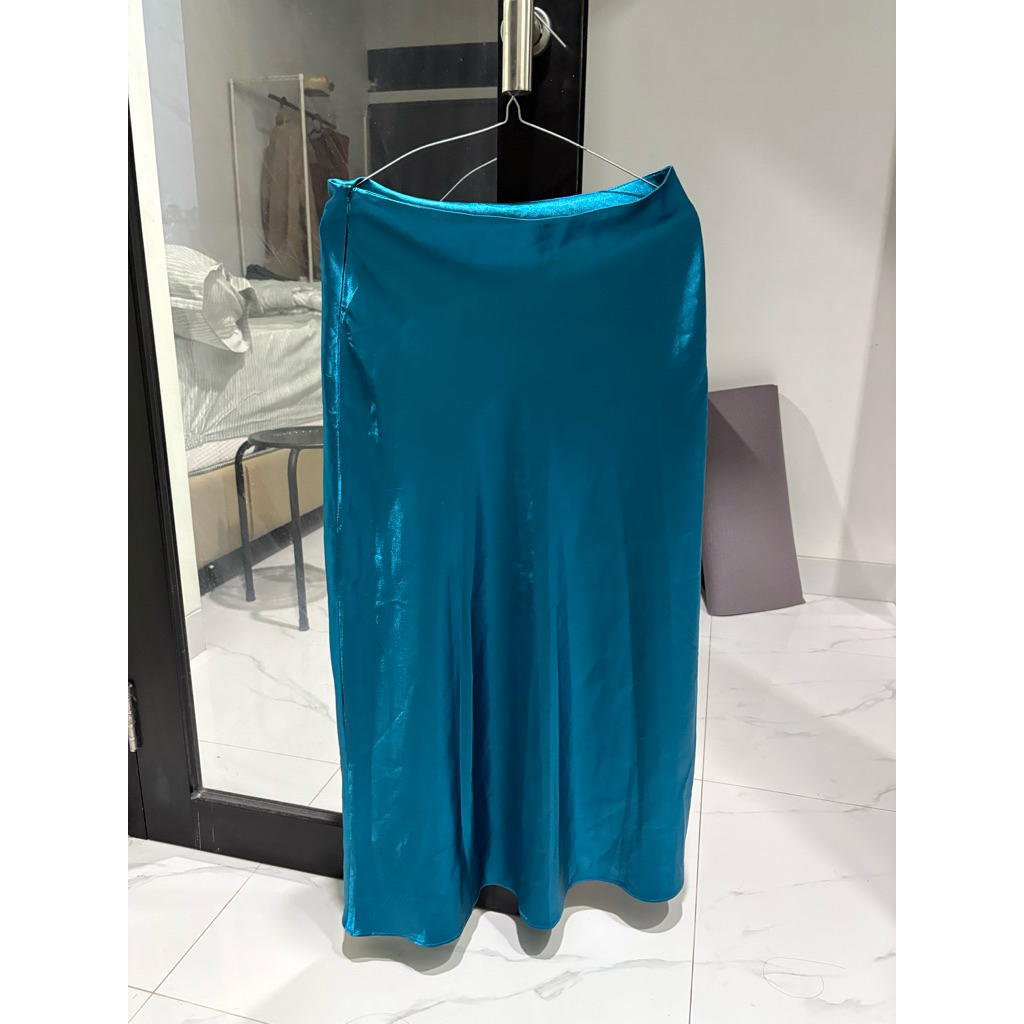 preloved satin skirt pluffy choices