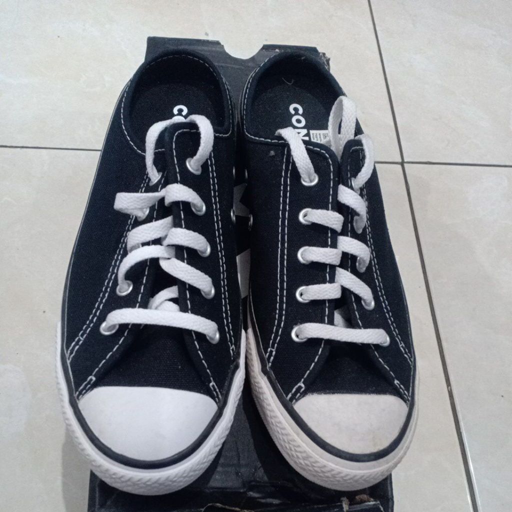 Sepatu Con Ctas Dainty Mule 567945C Black-White