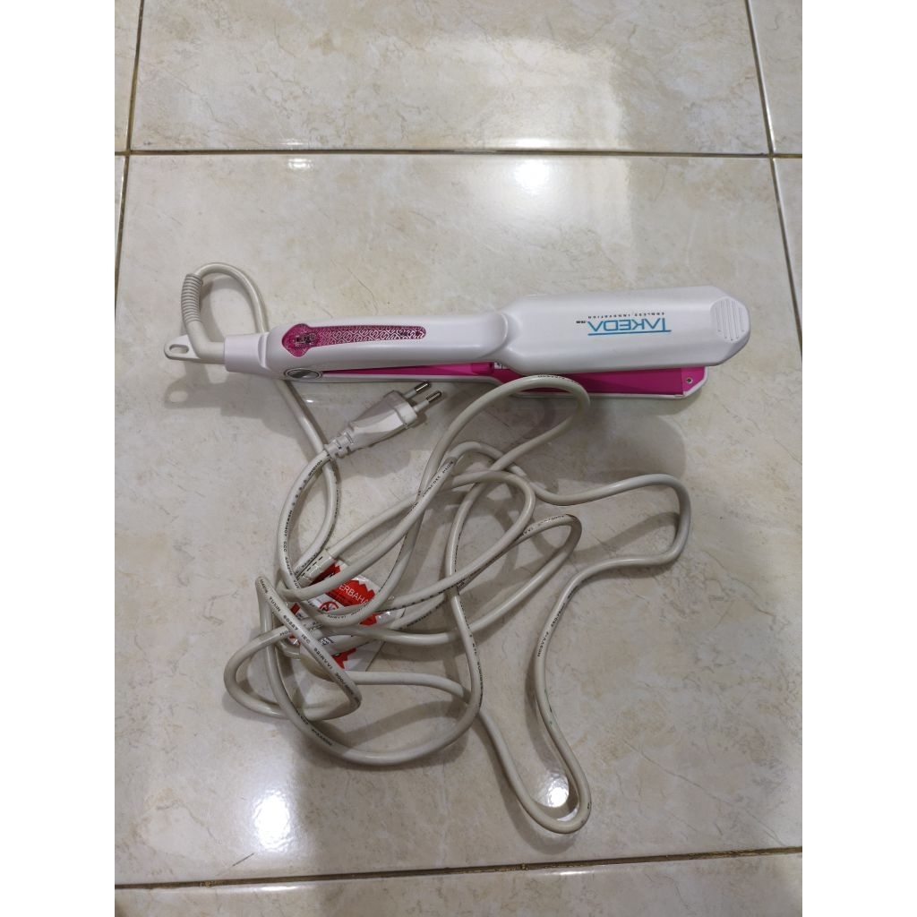 catokan rambut Takeda