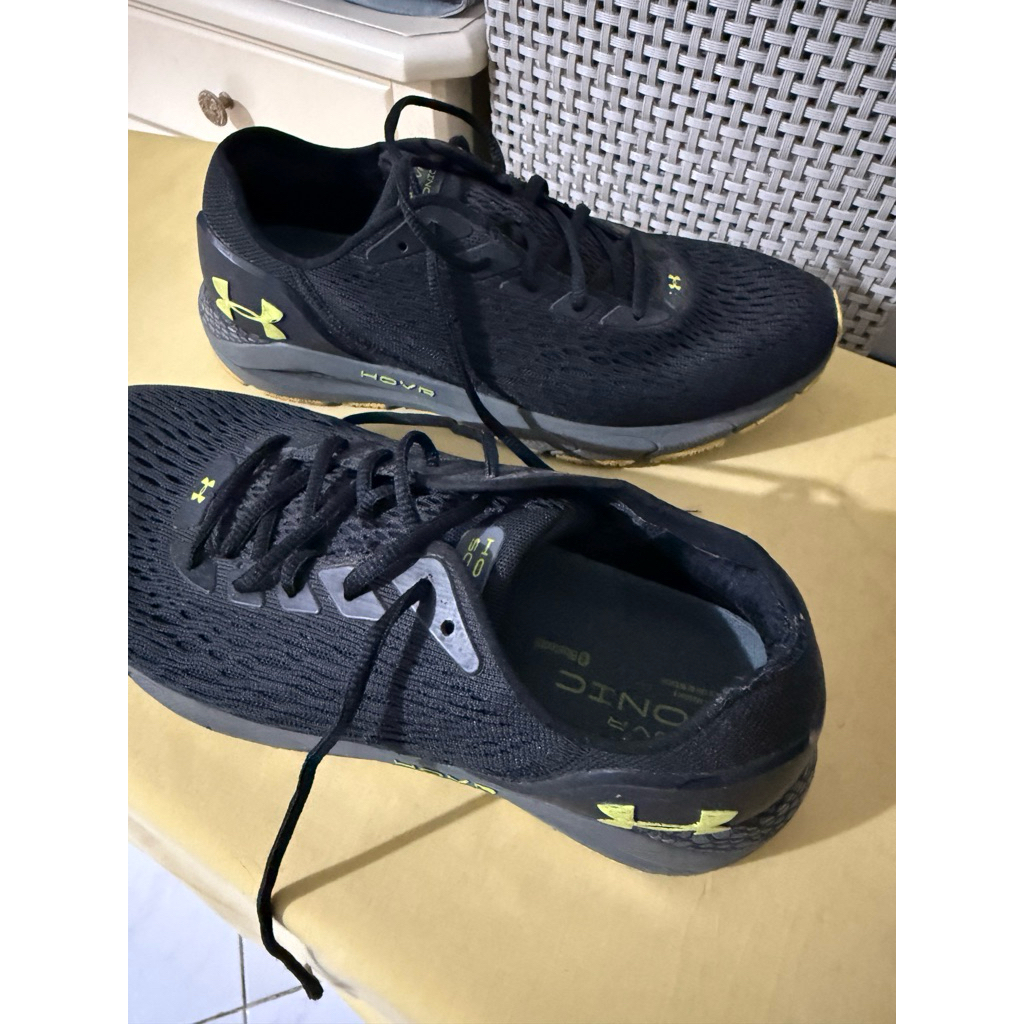 Preloved Under Armour Hovr Sonic 3 Black Men Running Shoes Sepatu Lari Pria US9 EU42,5