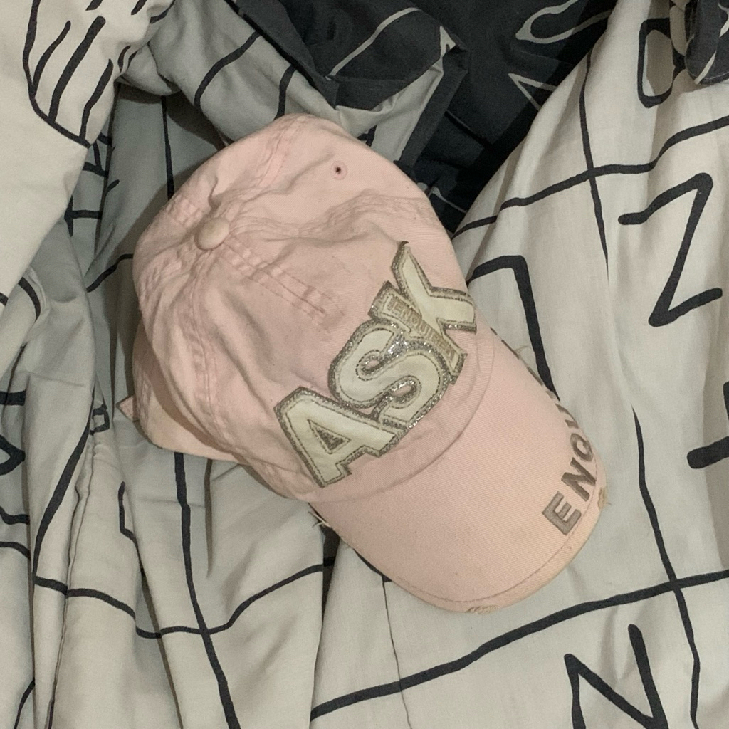 topi pink y2k
