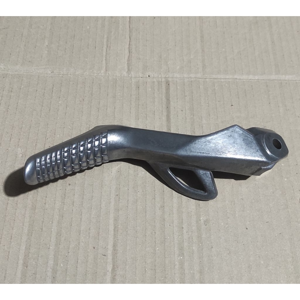foot step bustep pijakan kaki belakang KIRI Suzuki SKYDRIVE original second