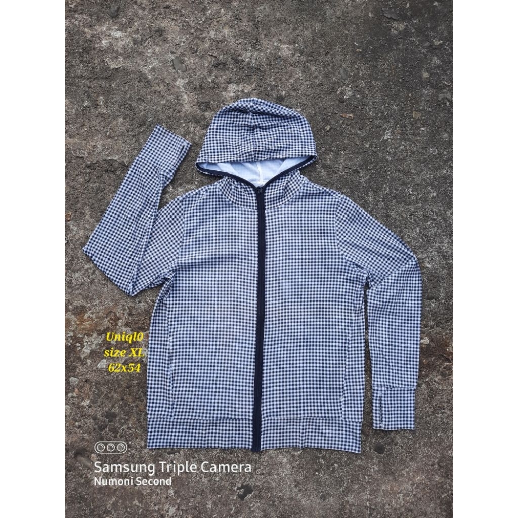 jaket ziphodie uniqlo olahraga lari running sepeda