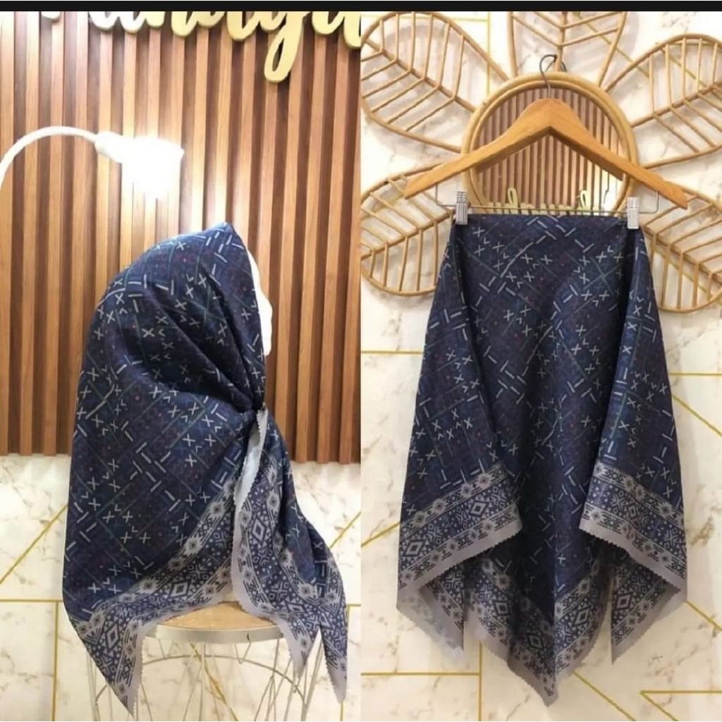 Hijab Motif  Biru dongker dengan tampilan Elegan untuk Tampilan Modern