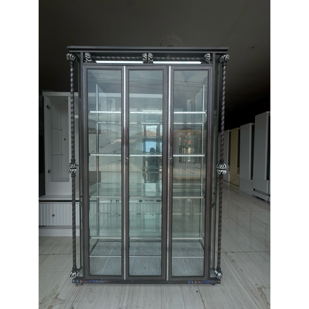 Lemari Alumunium 3 Pintu