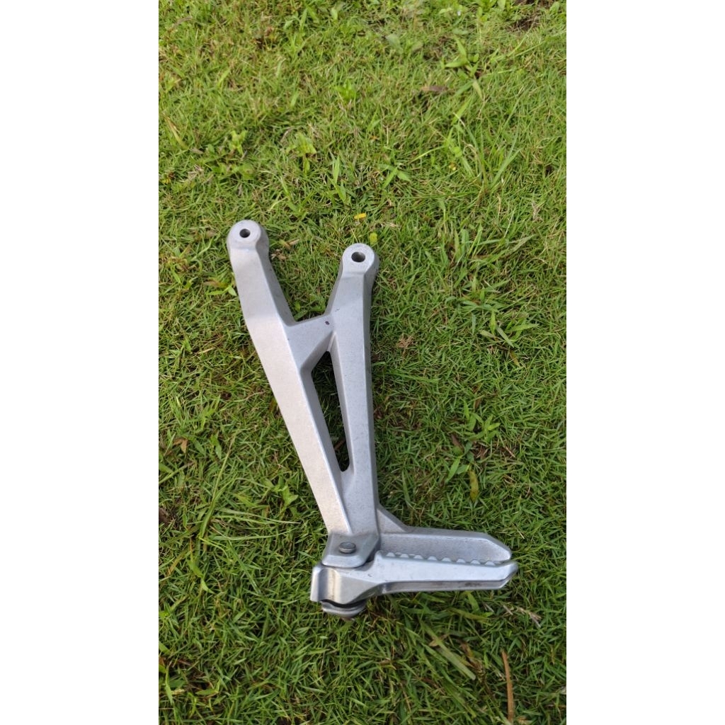 dudukan postep footstep belakang Honda CBR 250RR K64 ori lepasan(kiri saja)
