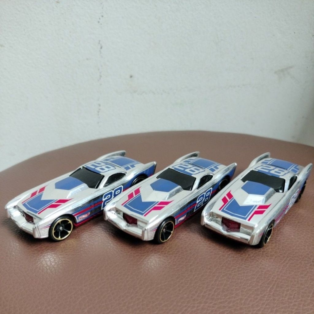 Hot Wheels The Govner 28 Croum - Per Pcs