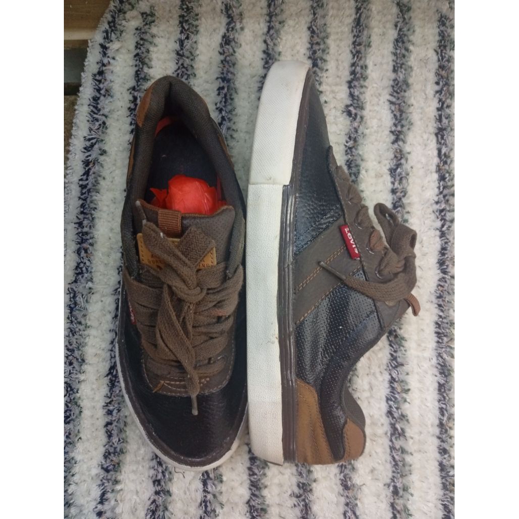 sepatu second branded levi