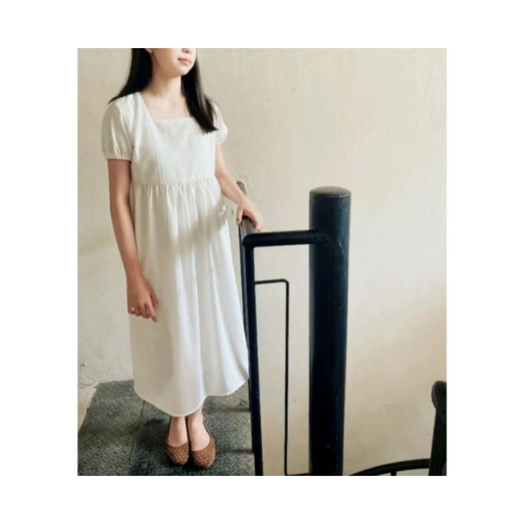 Avia Dress putih simple anak perempuan