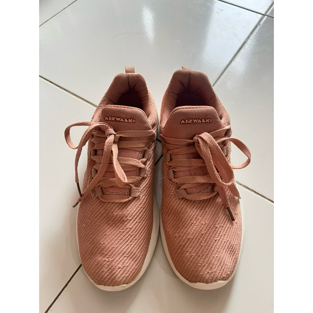 preloved sepatu airwalk olahraga