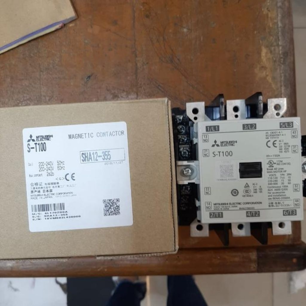 MAGNETIC CONTACTOR MITSUBISHI ST100 220VAC