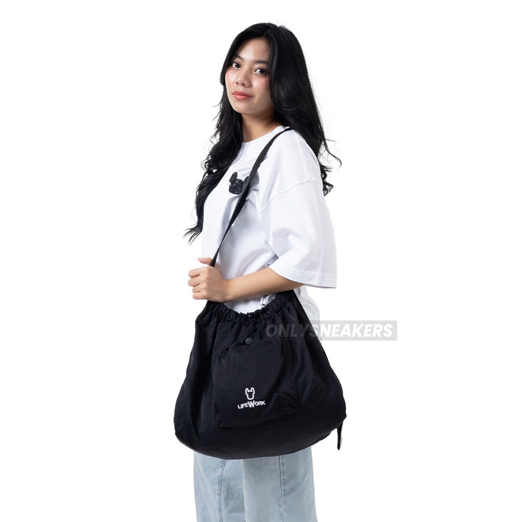 LIFEWORK SHIRRING RADOG CROSSBODY BAG BLACK