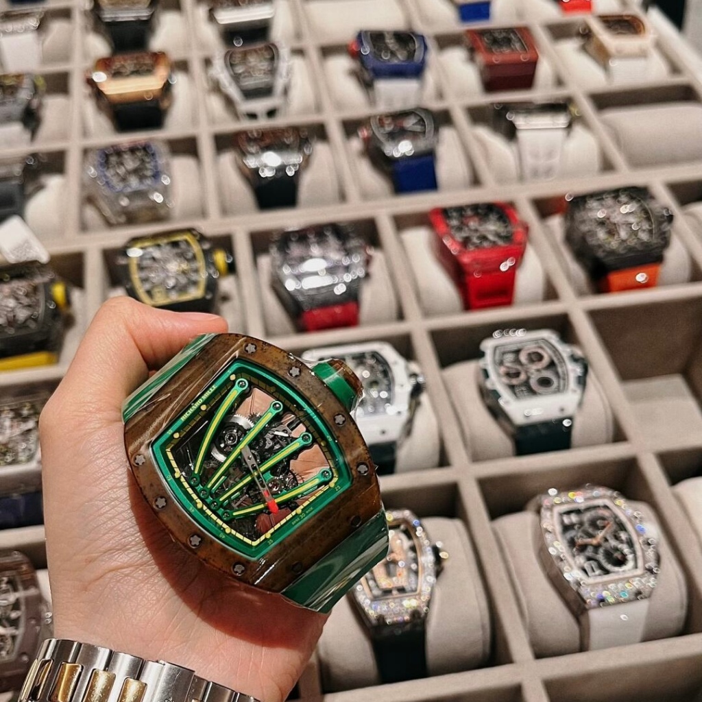 Jam tangan Watch Latest full diamond  Pria cowok Tonneau Wanita watch best-selling Wanita Korean wat