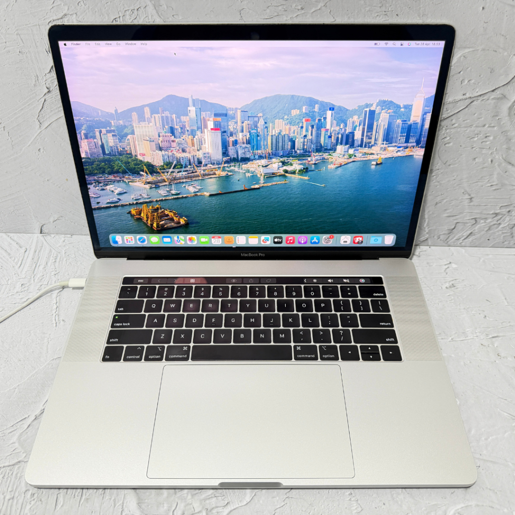 MACBOOK PRO TOUCHBAR 15 INCH A1990 2018 CI7 2.6GHZ RAM 16GB SSD 1TB SECOND ORIGINAL BERGARANSI MULUS
