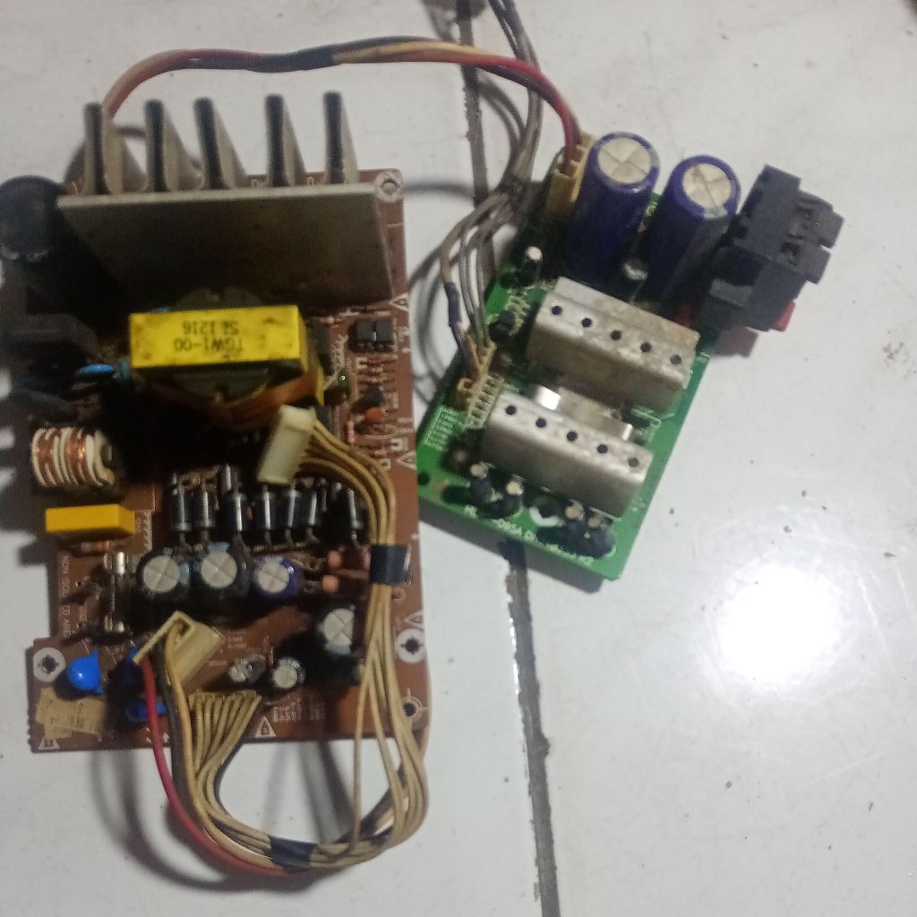 psu simetris +power amplifier copotan dari Polytron bigband di jual satu set power sama psu seperti 