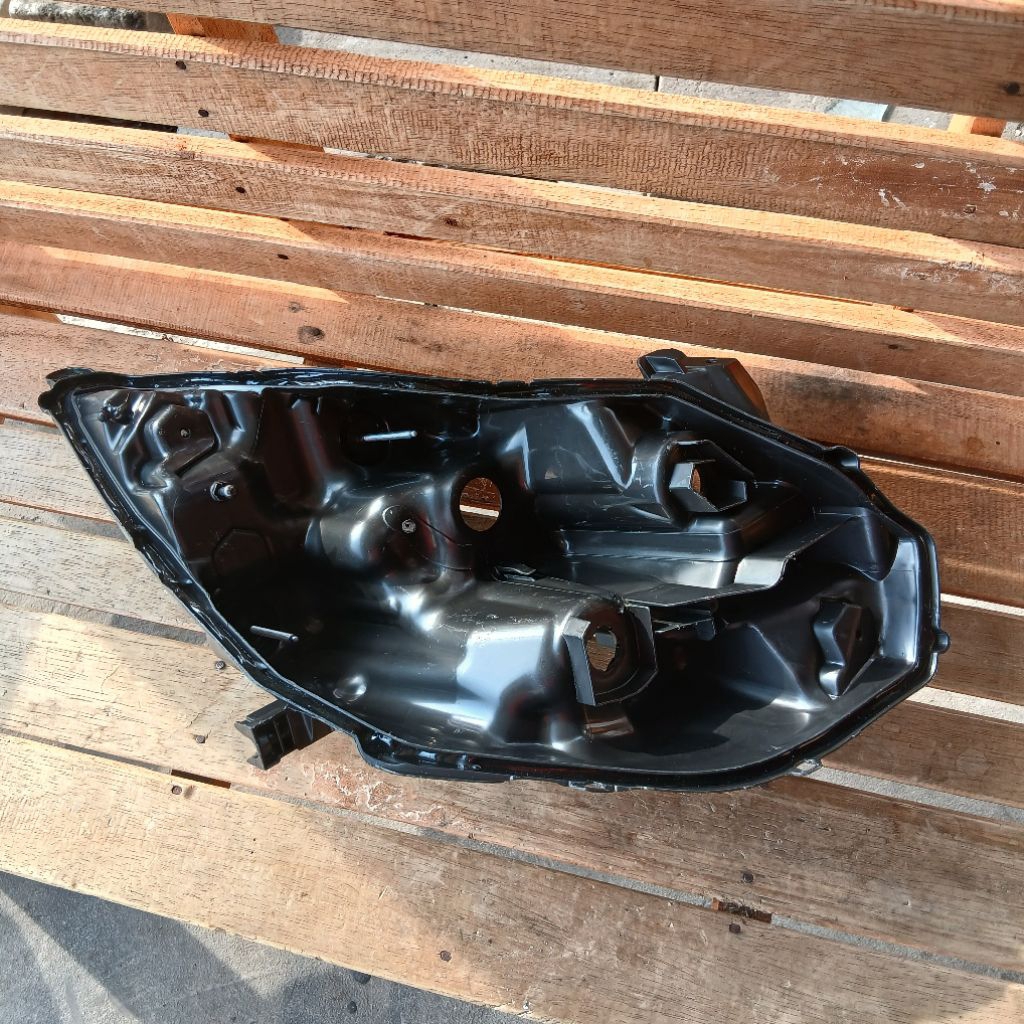 Housing batok lampu depan calya Sigra facelift original