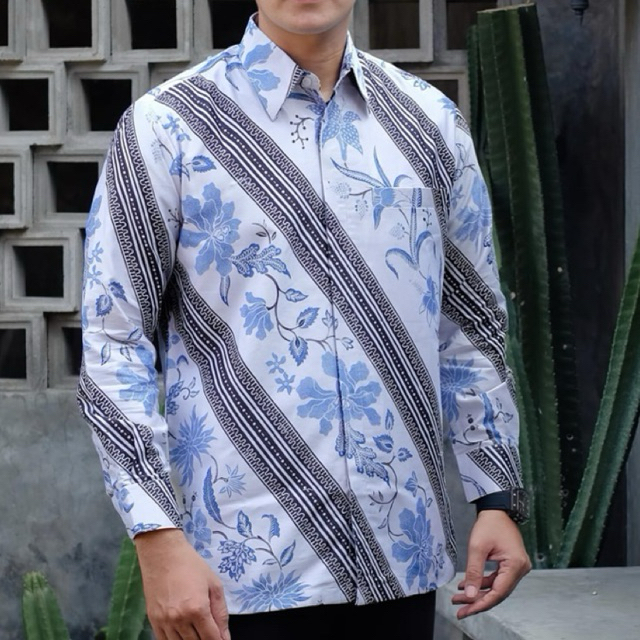 kemeja batik tulis kain satin pria lengan panjang dalam lapis furing motif lurik hitam bunga biru