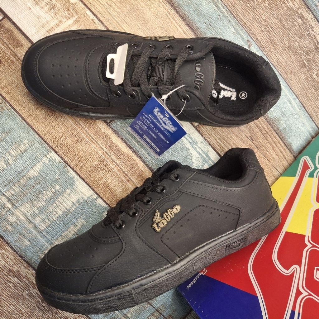 Sepatu sekolah anak Loggo dewasa