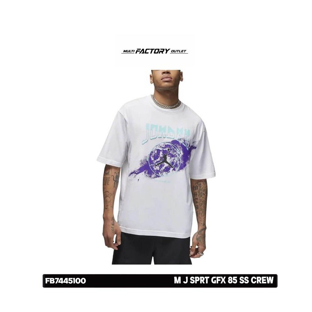 M J SPRT GFX 85 SS CREW     KAOS PRIA   FB7445100